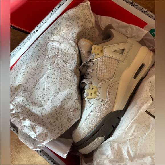 Authentic! Brand new! Jordan 4 Retro SE Craft photon Dust (GS) - Picture 6 of 8